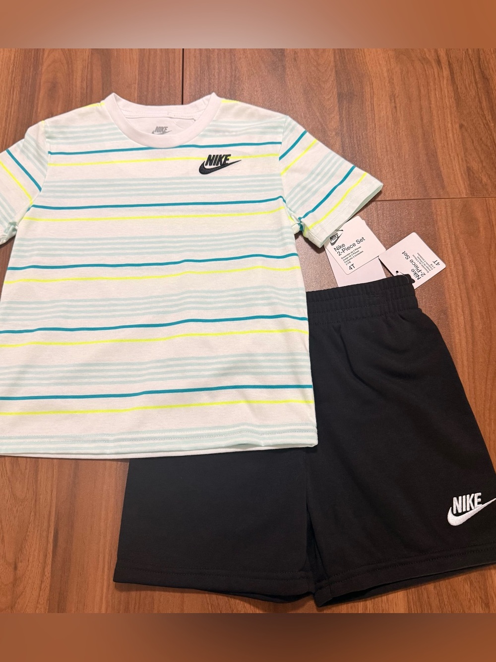 Nike Boys 2 Piece Set Shirt and Shorts Set Size 4T NWT